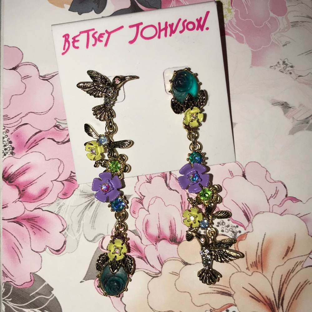 Betsey Johnson Hummingbird Dangle Earrings- NWT 🌸